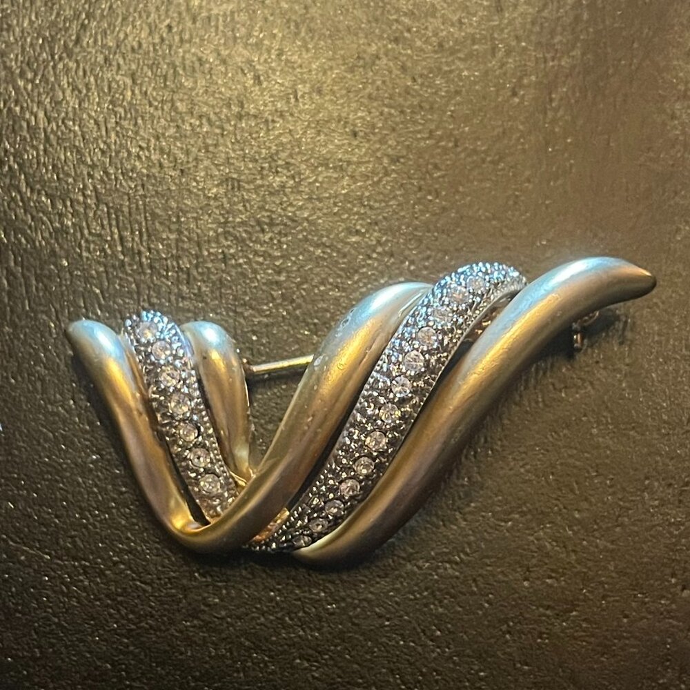 Vintage Gold Tone Pin with Rhinestones